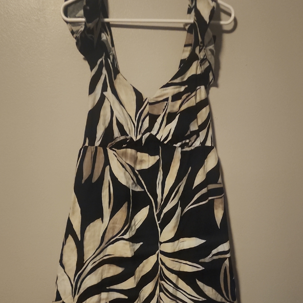 Chic Asymmetrical Dress with Leaf Pattern